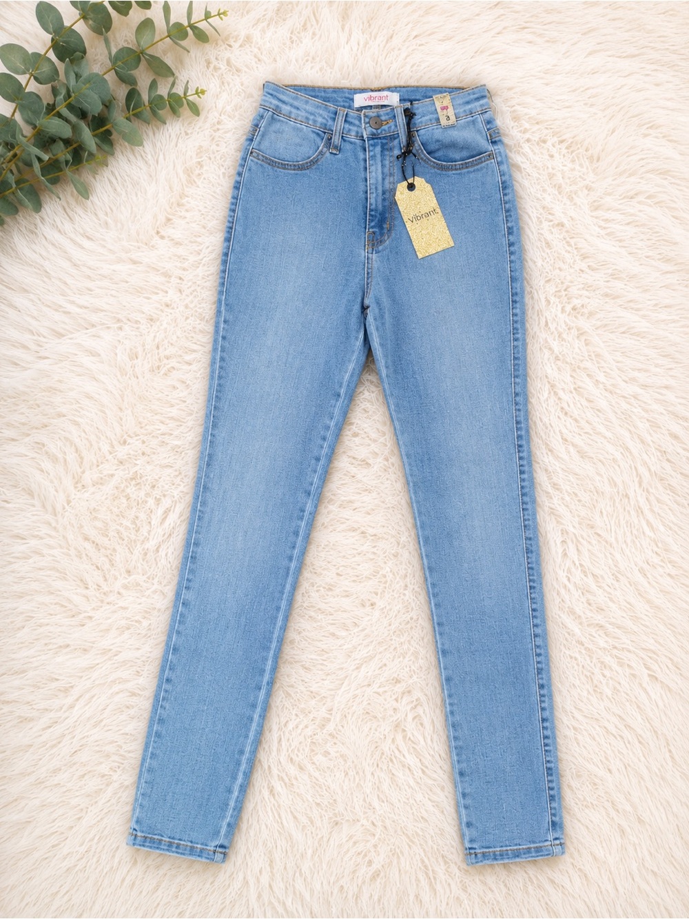 Vibrant Women’s Light Wash Denim Jeans Size 3 Straight Leg Casual